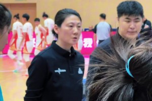 當(dāng)教練容易顯老！原聲感受一下女籃卞蘭卞指導(dǎo)的氣場(chǎng)